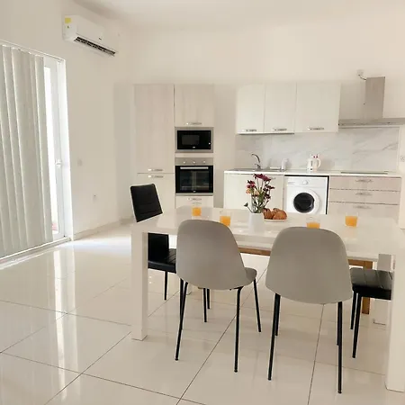 Pansiyon Lovely Next To St Julians