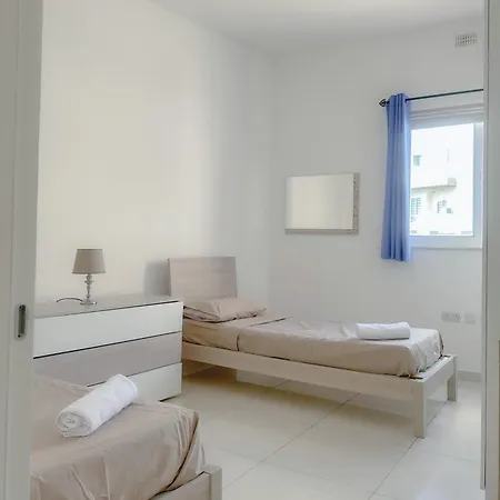 Lovely Next To St Julians Pansiyon