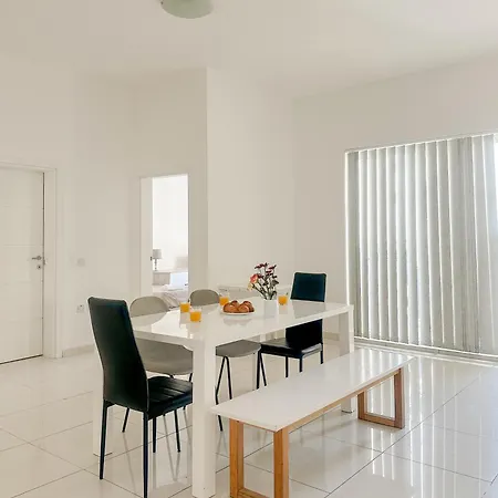 Lovely Next To St Julians Pansiyon *